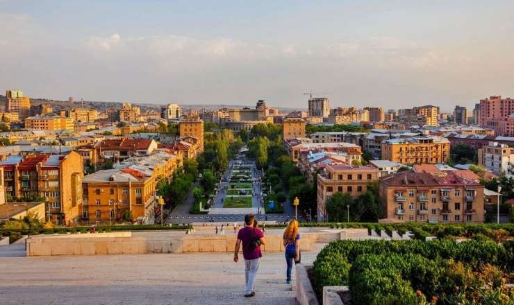 Uçuşlar gecikir: İrəvan səmasında nə baş verir? 