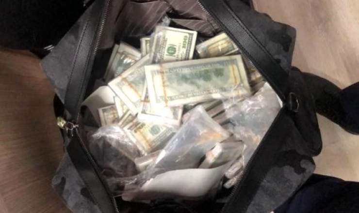 94 min dollar gətirmək istədi, 64 min manat cərimələndi 