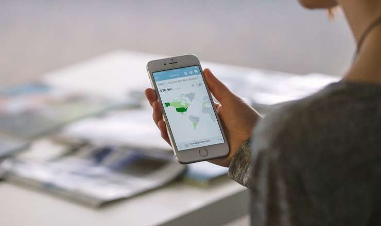 Telefon kamerası vasitəsilə kimisə izləyə bilərsinizmi? 