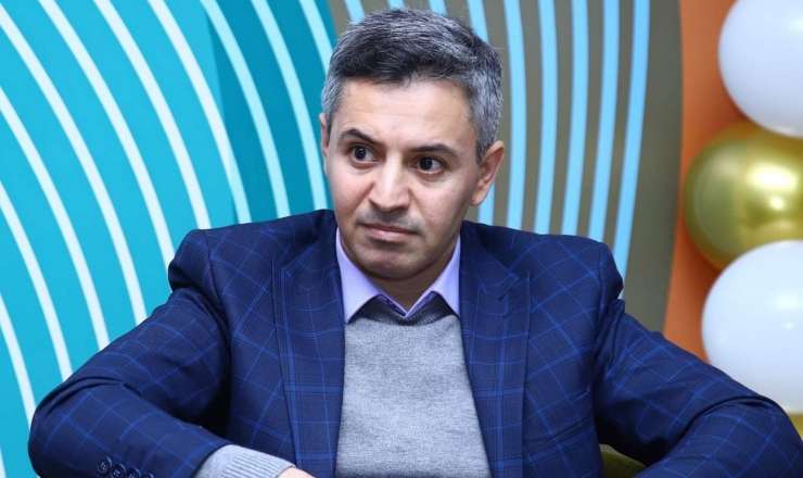 Özü zırramadırsa, elə bilir, hamı zırramadır 