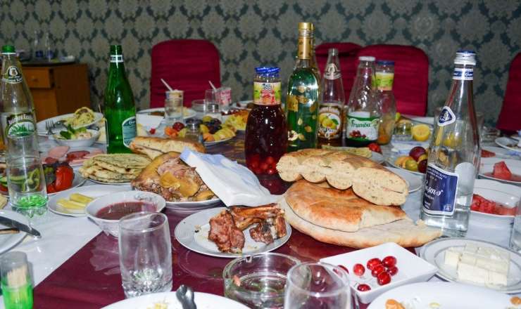 Toylarda spirtli içkilər qadağan edilə bilərmi? 