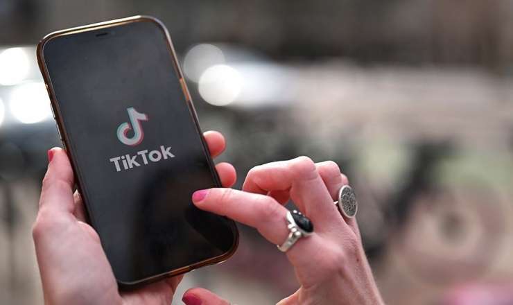 “Meta” və “TikTok” qayda pozuntusunda ittiham olunur