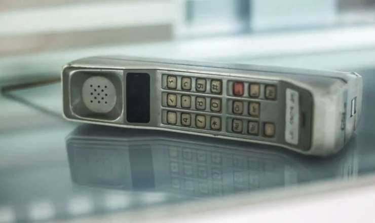 Dünyada satılan ilk mobil telefon: Motorola DynaTAC 8000X 