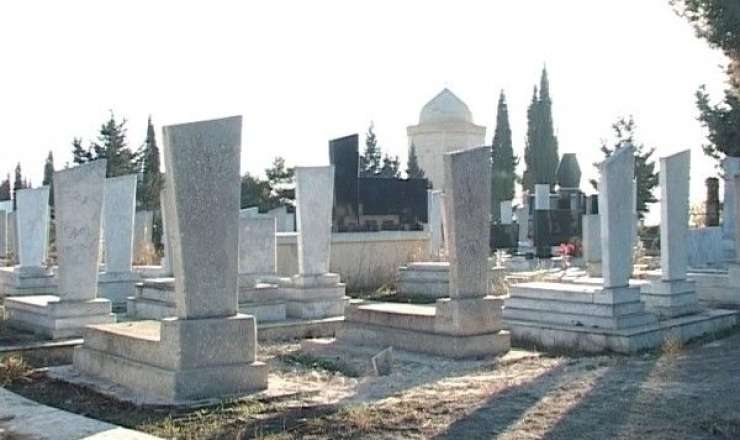 Qəbir yerləri köhnə sakinlərə pulsuz, yenilərə pulla satılır? 