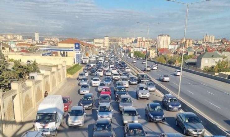 Bu yollarda tıxac var - SİYAHI 