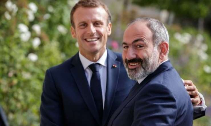 Makron Ermənistana gəlir 