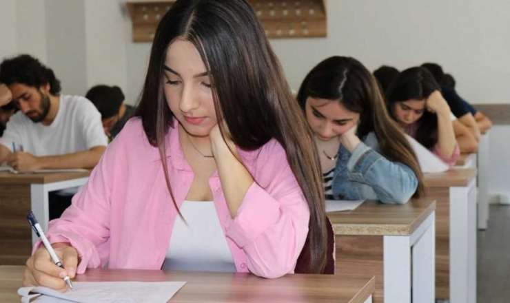 İmtahanların başlama saatı dəyişdirildi 