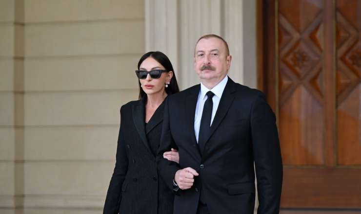 Prezident və xanımı vida mərasiminə əklil göndərdi 