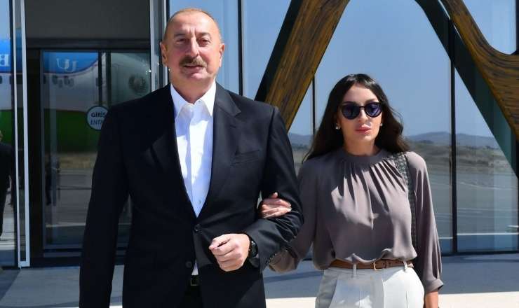 Prezident və xanımının şərəfinə dövlət ziyafəti verildi 