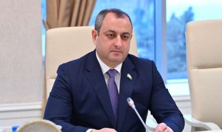 Cəmiyyətin tənqid hədəfinə çevrilmiş məmur obrazını Adil Əliyev… - Murad Köhnəqalanın yazısı 