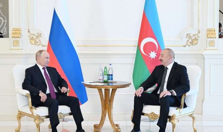 Əliyevlə Putinin təkbətək görüşü oldu - Video 
