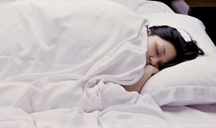 Diqqət: Belə yuxuya getmək təhlükəlidir! - XƏBƏRDARLIQ 