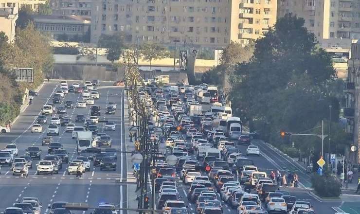 Bu yollarda tıxac var - SİYAHI 