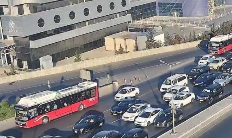 Bu yollarda tıxac var - SİYAHI 