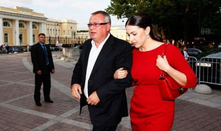 Rus bankirin azərbaycanlı sevgilisinə tikdiyi 20 milyardlıq villa... - FOTOLAR 