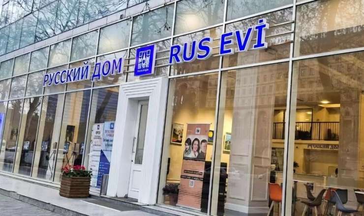 Rusiyalı deputat: Rus Evinin fəaliyyətini bərpa etmək üçün kompromis axtarılır 