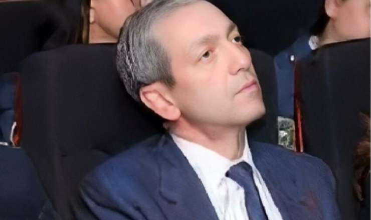 Gömrük generalının qardaşı ölkədən külli miqdarda pul çıxarıb… 