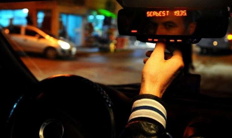 Turistlərlə kobud davranan taksi sürücüsü həbs edildi 