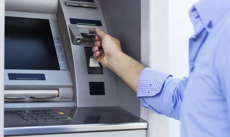 Bankomatdan pul çıxarmaq olmayacaq: yeni qanun bu tarixdən qüvvəyə minəcək 