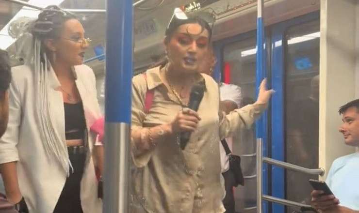 Elza Seyidcahan metroda mahnı oxudu -  VİDEO