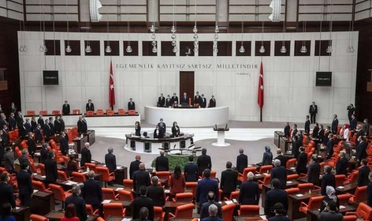 Türkiyədə 100-dən çox deputat xəstəxanaya yerləşdirildi 