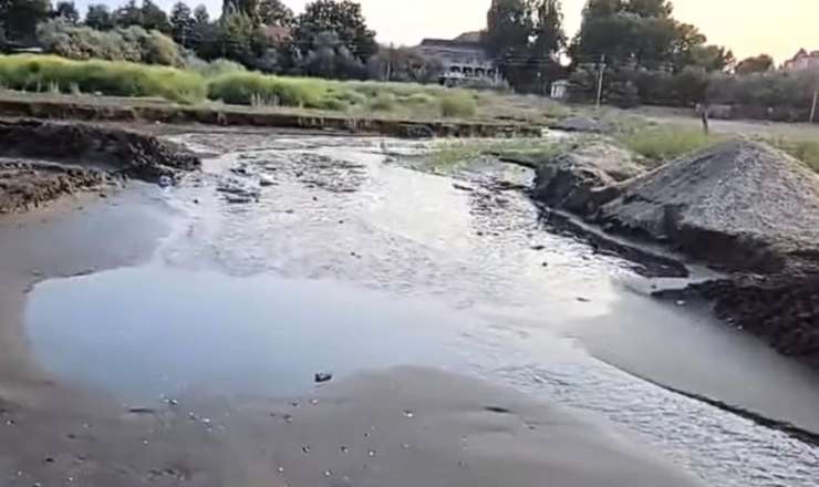 Nabran çimərliyi çirkab bataqlığında: Kanalizasiya sistemi niyə qurulmur? 