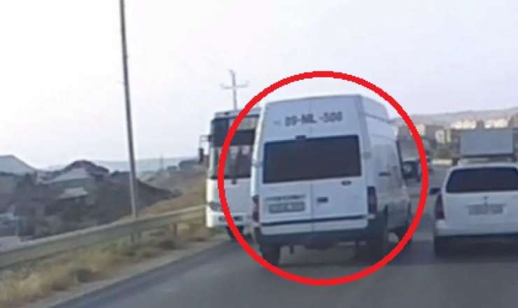 Avtobusa təhlükə yaradan şəxs saxlanıldı - VİDEO 