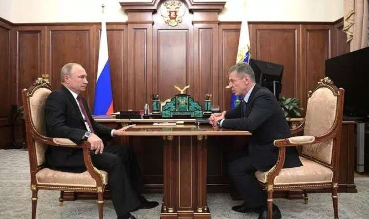 Putinin yaxın adamı Azərbaycana görə istefa verib? 