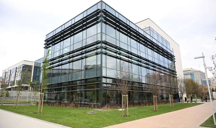 Bu gün açılışı olan universitetdən FOTOLAR 