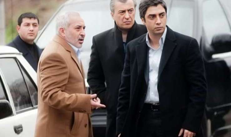 "Kurtlar Vadisi"nin məşhur aktyoru daxmada yaşayır - FOTO 