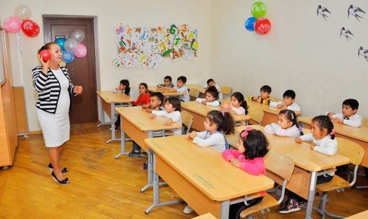 5 yaşlı 30 körpə və bir müəllim: Nə dərəcədə düzgündür? - VİDEO