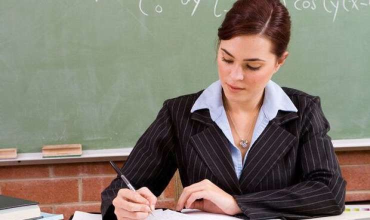 Müəllimlər üçün 8 saatlıq iş rejimi nə vəd edir? - AÇIQLAMA 