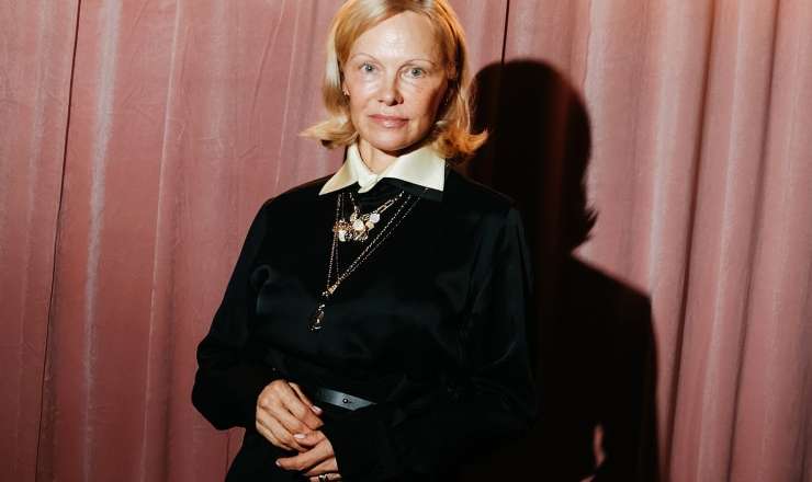 56 yaşlı aktrisa makiyajdan imtina etdi - Təəccüblü səbəb 