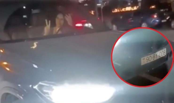 BMW-nin xanım sürücüsü motosikletçini vurdu: "Zor edirəm..." - VİDEO 