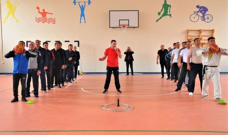 Əlavə işlər, sıfır ödəniş: Fiziki tərbiyə müəllimlərini nə gözləyir? - VİDEO 