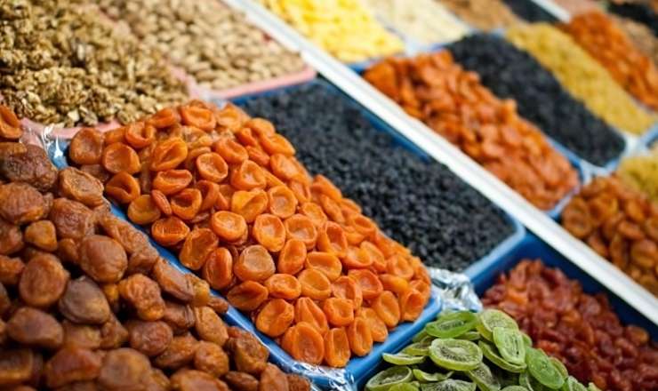 Bazarlarda meyvələrin üzərinə milçək dərmanları səpilir? – AÇIQLAMA 