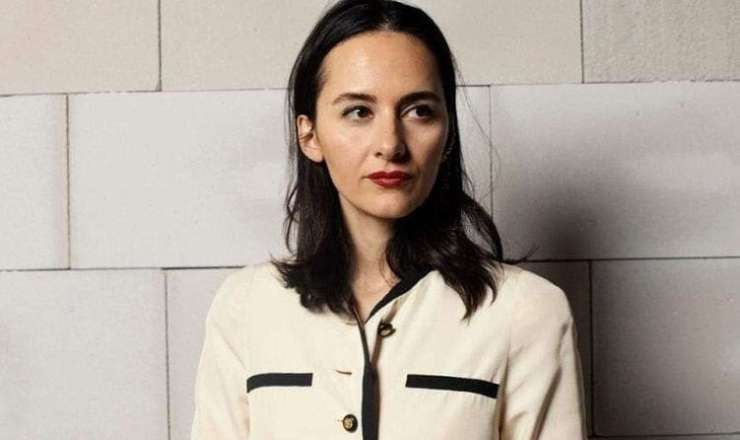 Əbülfəs Qarayevin qızı məhkəməyə verilir 