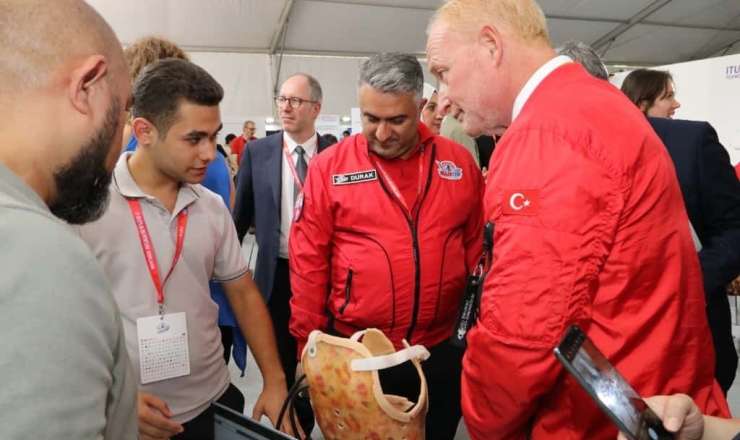 Azərbaycanlı həkimlə oğlunun ixtira etdiyi “Ağıllı korset" -  Qızıl medal aldı