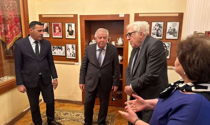 Anar dostlarını Rəsul Rzanın evinə apardı - FOTO 