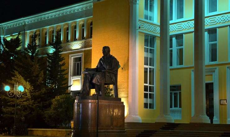  Mədəniyyət sahəsindəki səs-küylü mübahisələrə sözardı... 