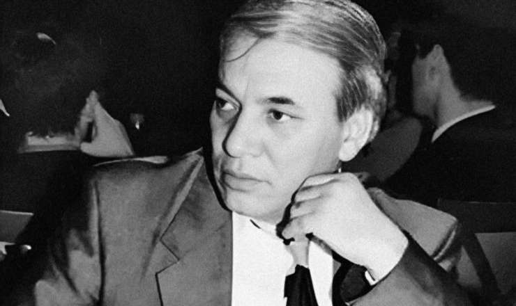 Nüsrət Kəsəmənlinin xanımı: Kaş yenə evə gec gələydi, amma gələydi... - VİDEO 