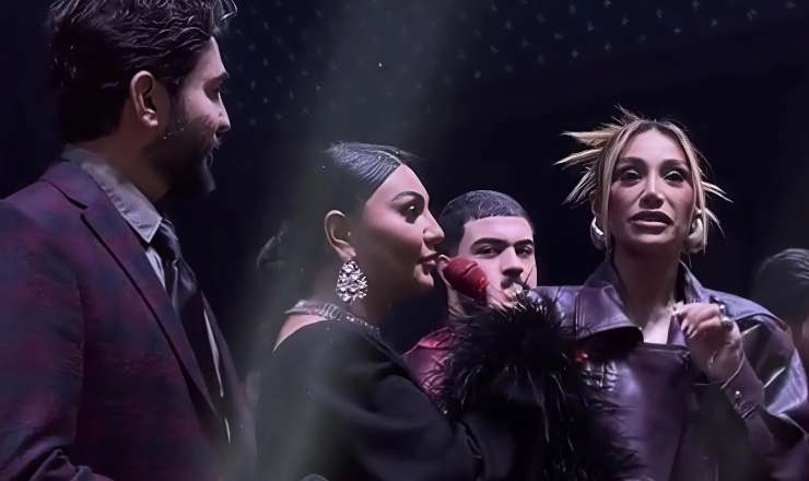 Röya ad günü olan müğənnini səhnədən qovdu - VİDEO 