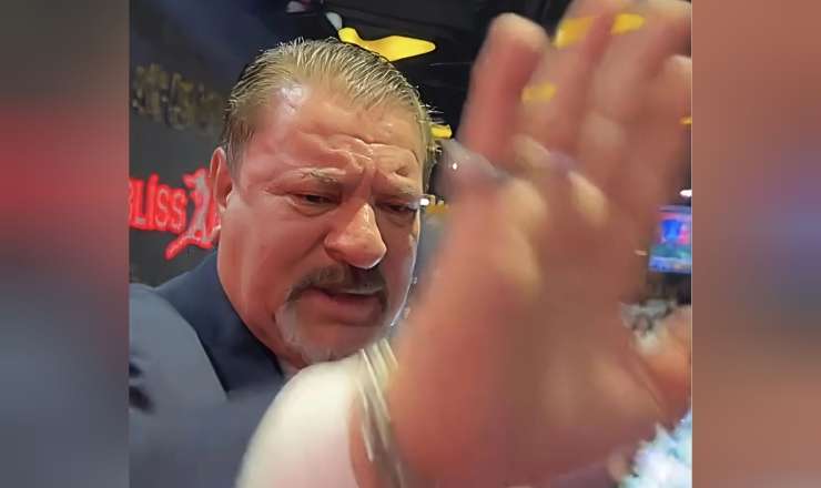 Ağadadaş Ağayev yenə əsəbləşdi - Fiziki zorakılıq göstərdi - VİDEO 