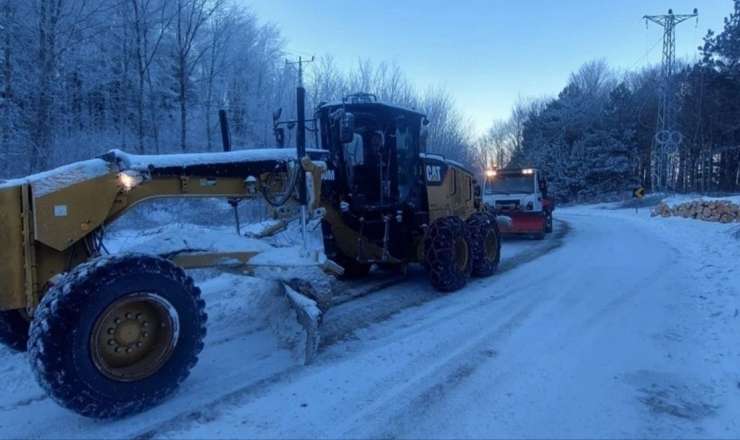 İsmayıllıda "Prado" buzlu yolda aşdı - VİDEO 