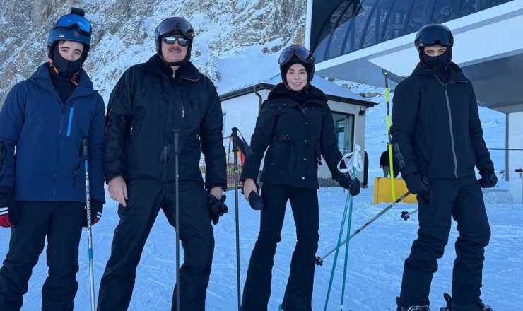 Prezident nəvələri ilə Şahdağda xizək sürdü - FOTO 