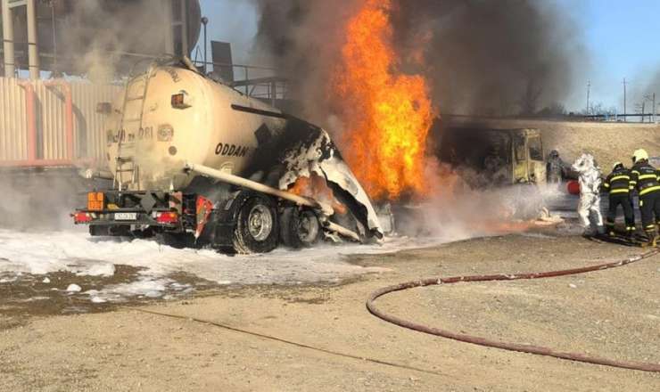 Qazaxda yanacaq daşıyan maşın yanır: ölən var - FOTO - VİDEO + YENİLƏNİB 