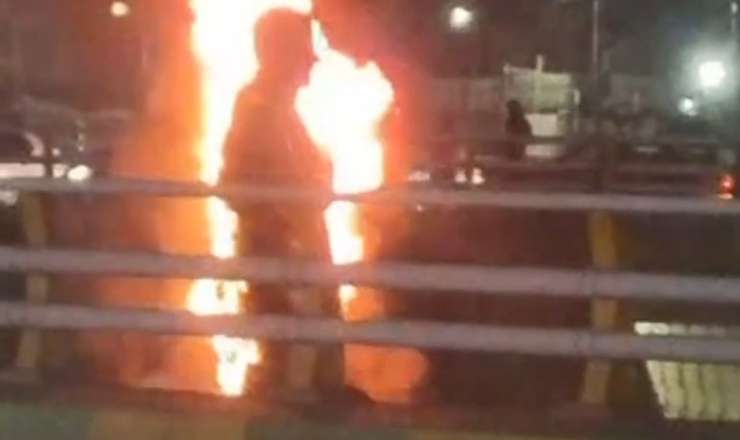 İranda etirazlar pik həddə çatdı – Süleymaninin heykəli yandırıldı – VİDEO 