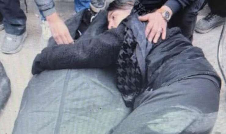 Rejim qana doymur – Ürəyi dayanan etirazçıya süni nəfəs verildi – VİDEO 