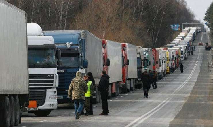 1500-dən çox yük maşını İran-Azərbaycan sərhədində qalıb 