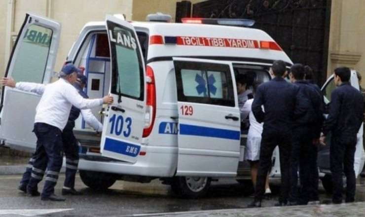 Avtomobil yol kənarına aşdı - Yaralılar var 